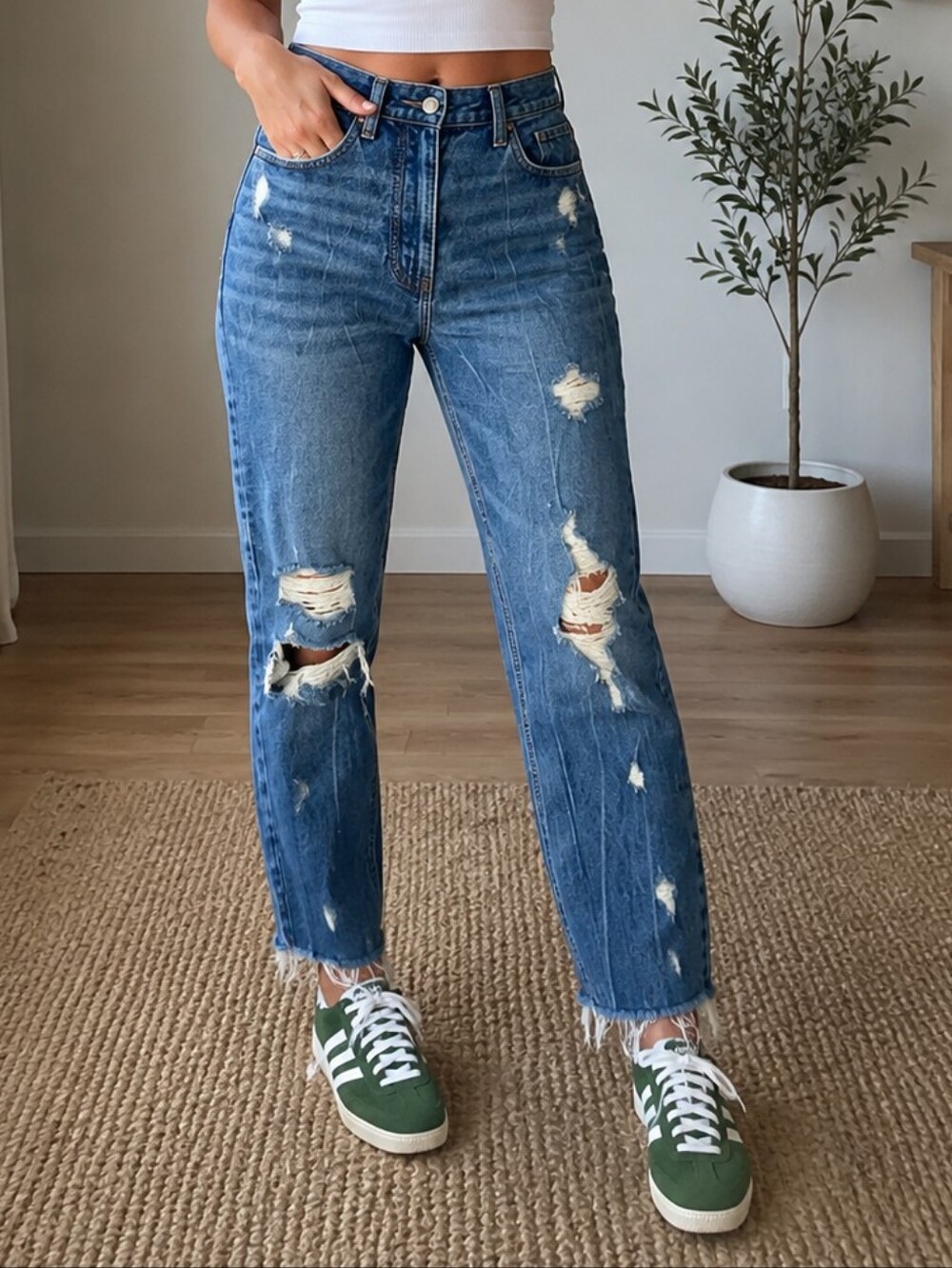 Abercombie & Fitch The Mom High Rise Jeans Size 26 / 2 Distressed
